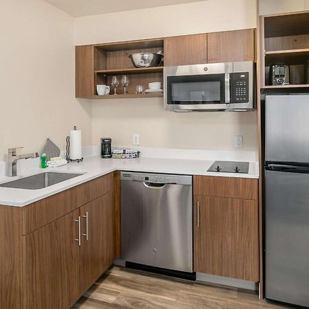 Executive Residency By Best Western Navigator Inn & Suites Евърет Екстериор снимка