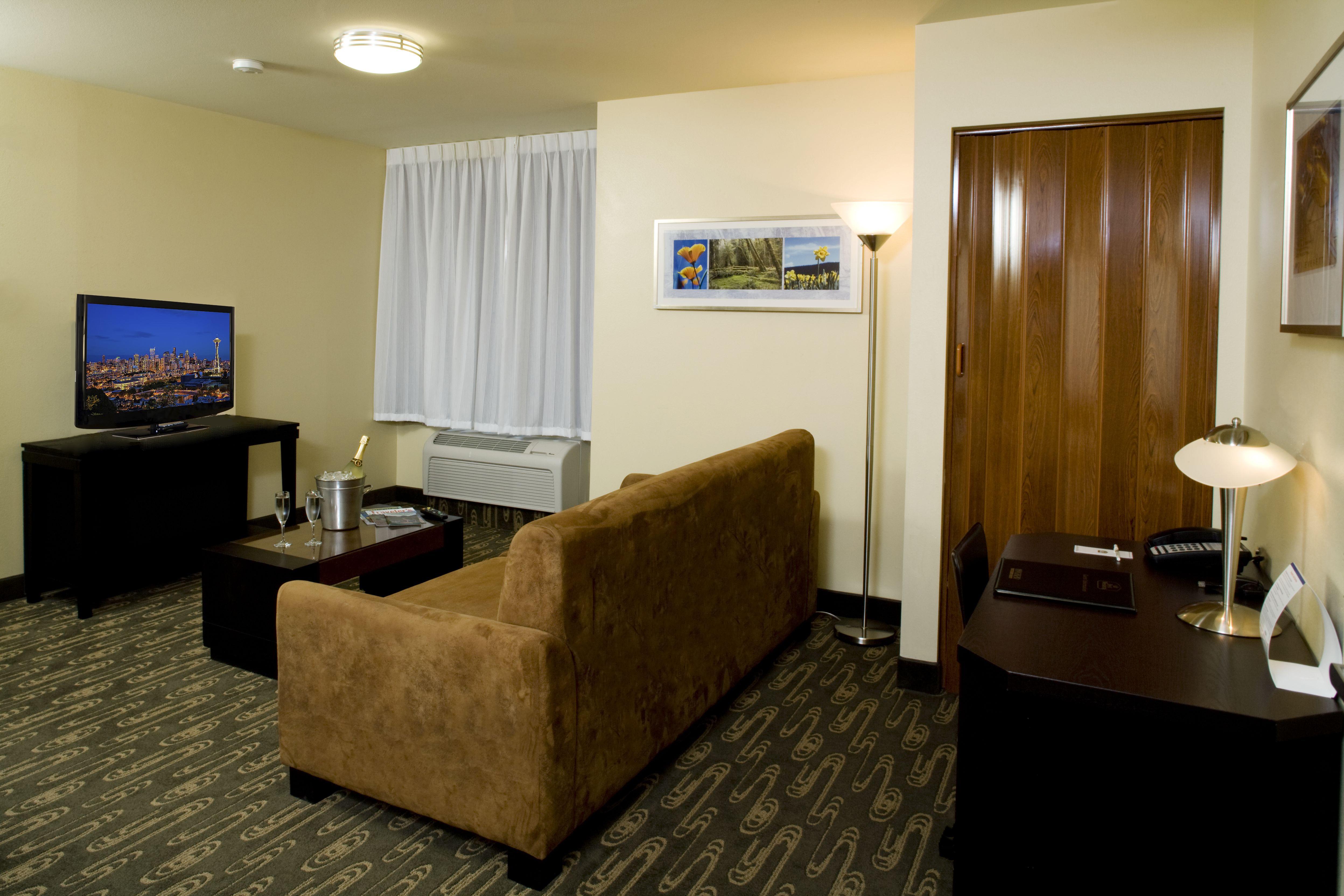 Executive Residency By Best Western Navigator Inn & Suites Евърет Екстериор снимка