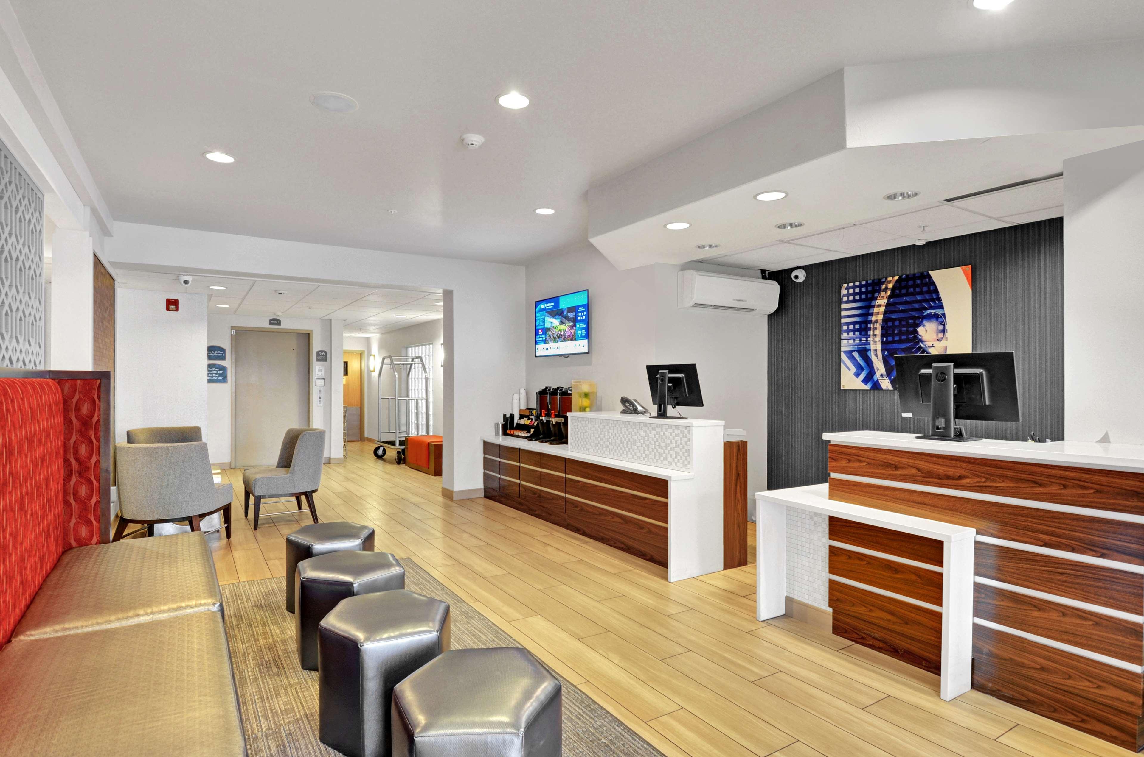 Executive Residency By Best Western Navigator Inn & Suites Евърет Екстериор снимка
