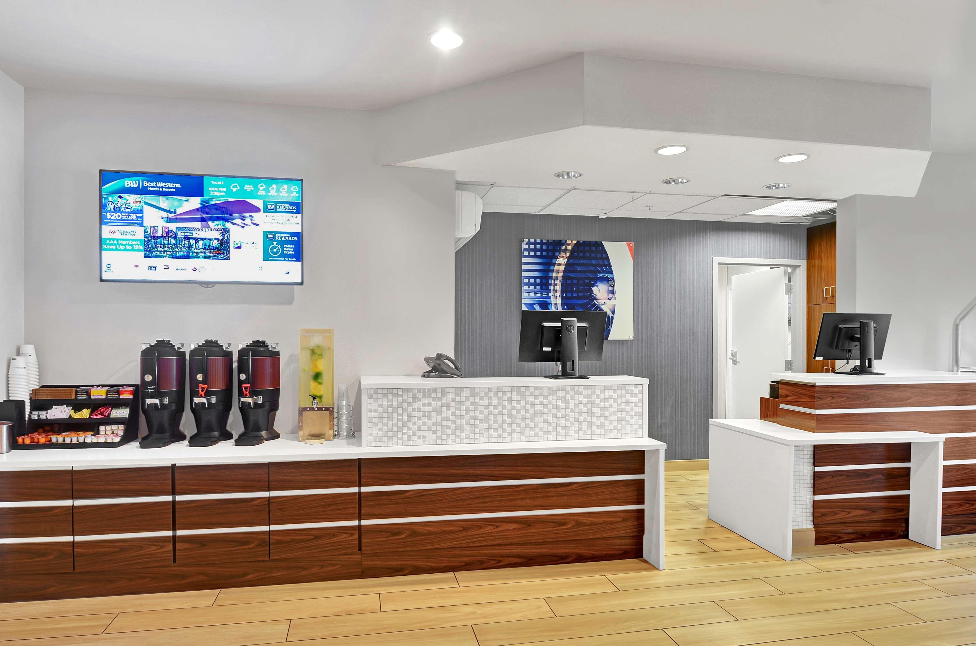 Executive Residency By Best Western Navigator Inn & Suites Евърет Екстериор снимка