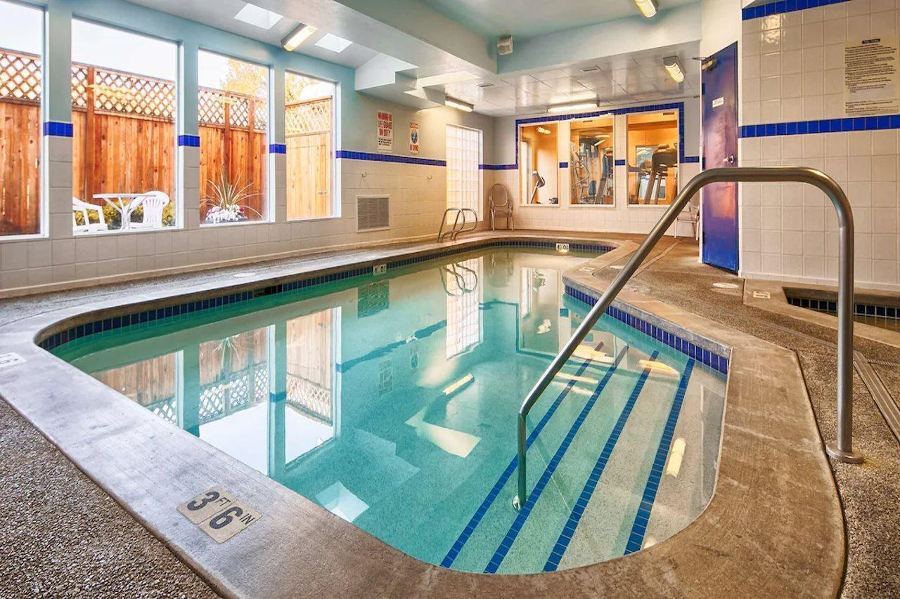 Executive Residency By Best Western Navigator Inn & Suites Евърет Екстериор снимка