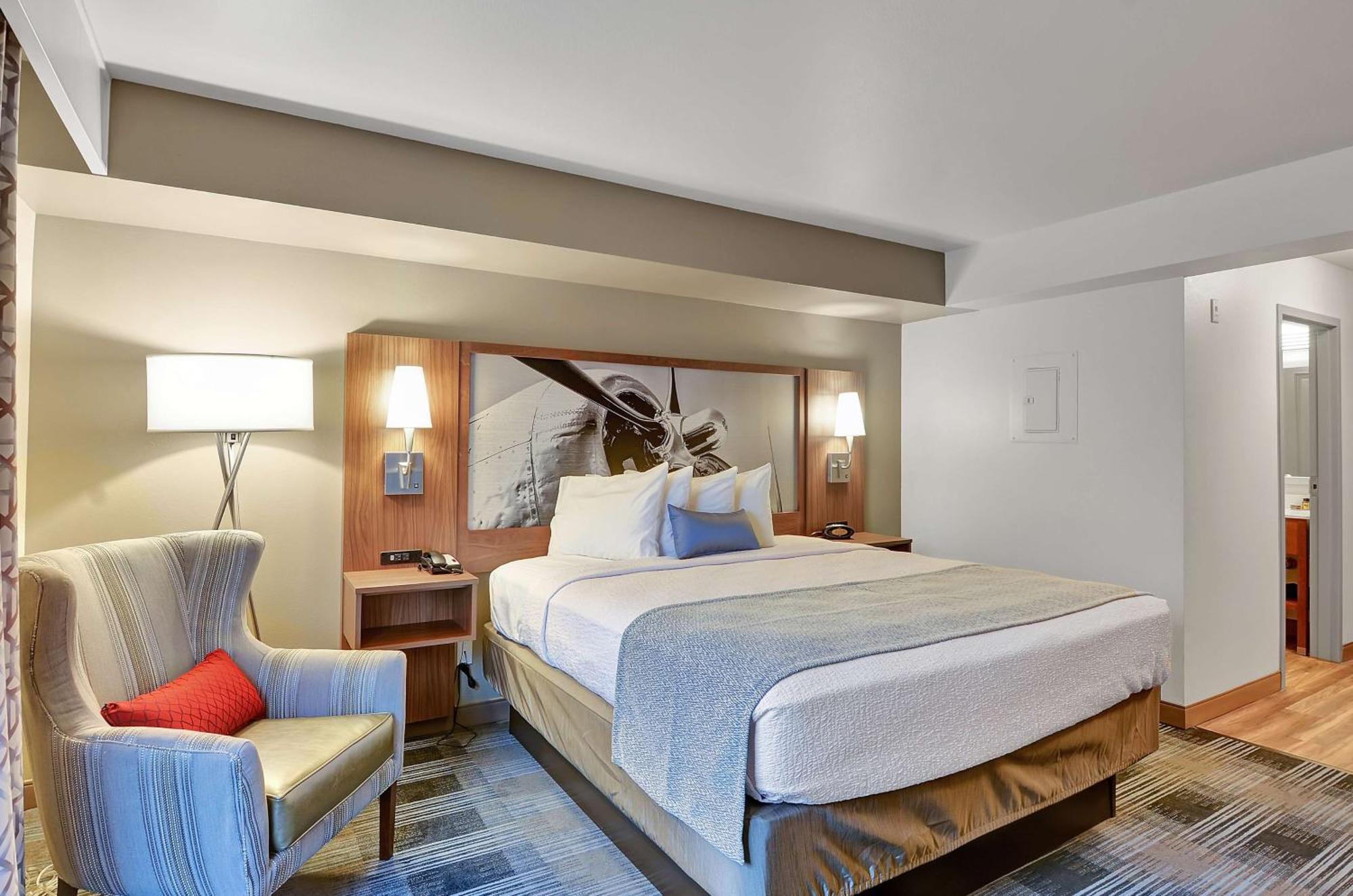 Executive Residency By Best Western Navigator Inn & Suites Евърет Екстериор снимка