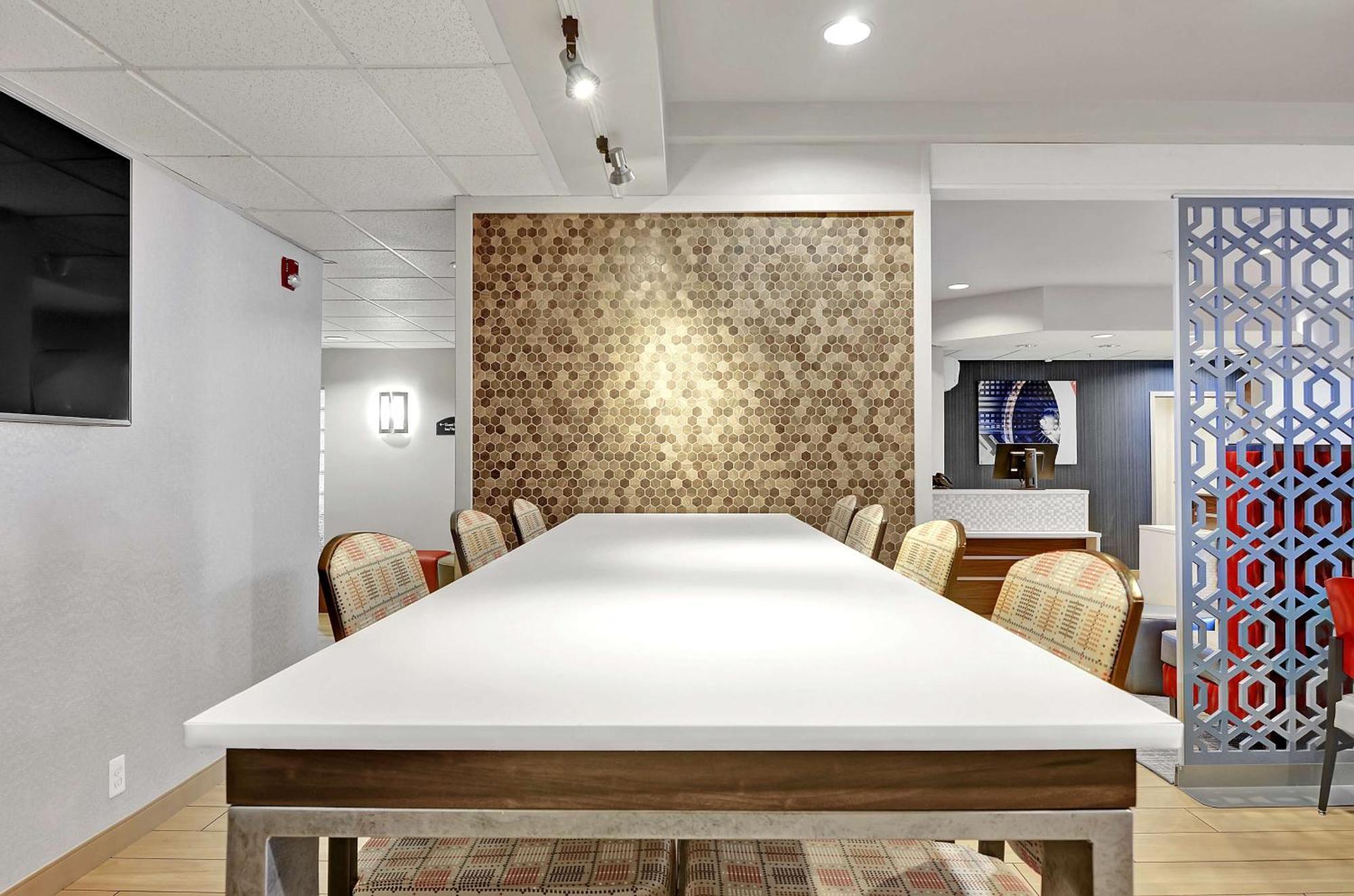 Executive Residency By Best Western Navigator Inn & Suites Евърет Екстериор снимка