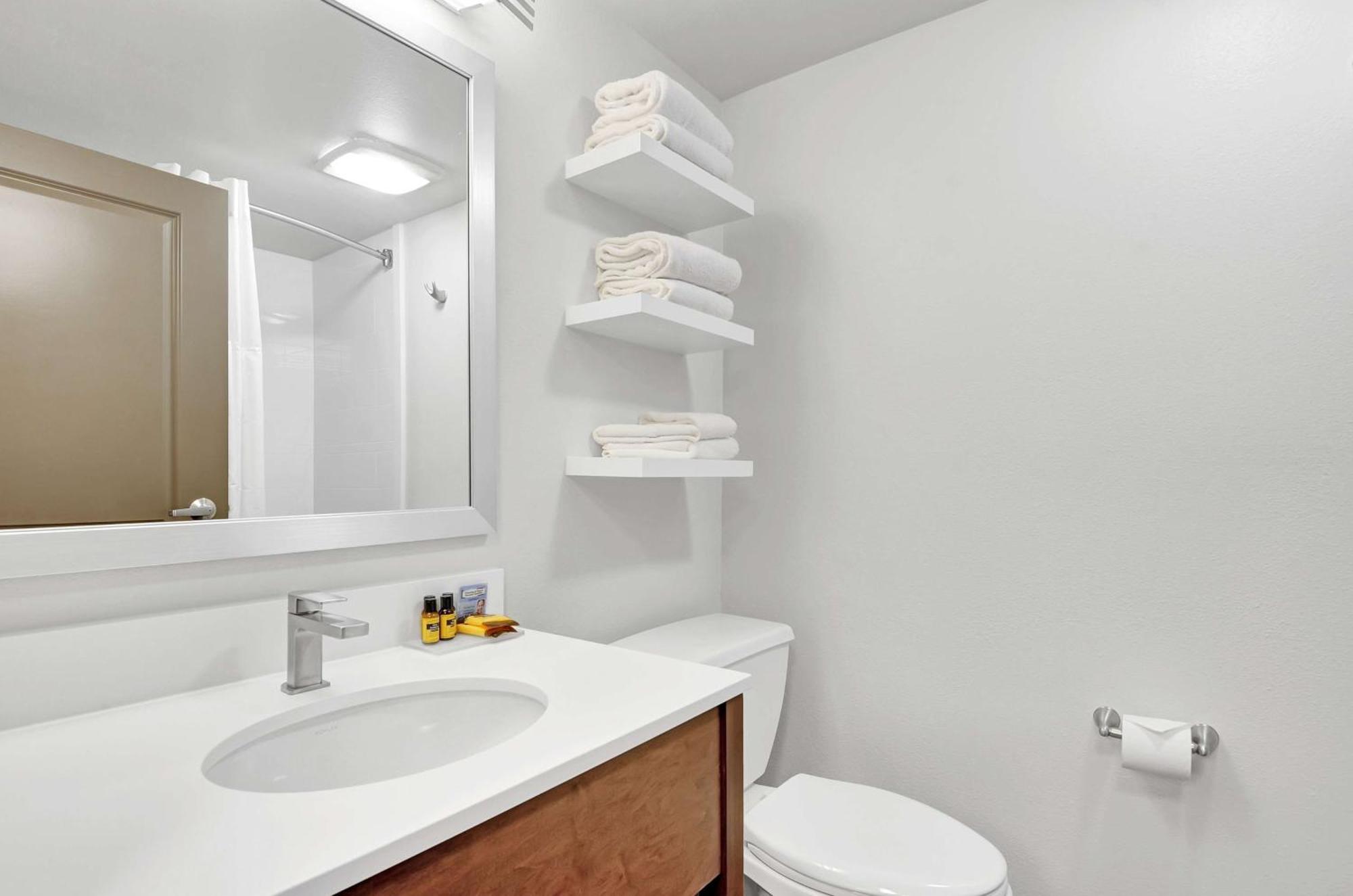 Executive Residency By Best Western Navigator Inn & Suites Евърет Екстериор снимка