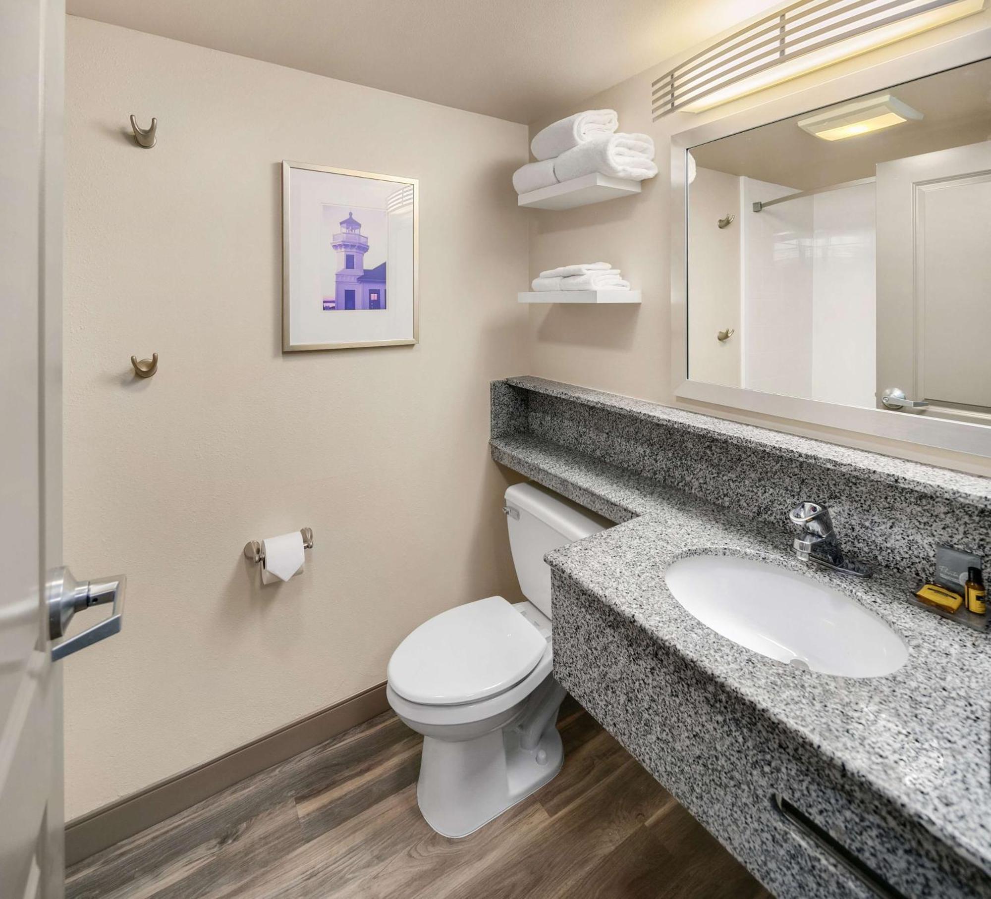 Executive Residency By Best Western Navigator Inn & Suites Евърет Екстериор снимка