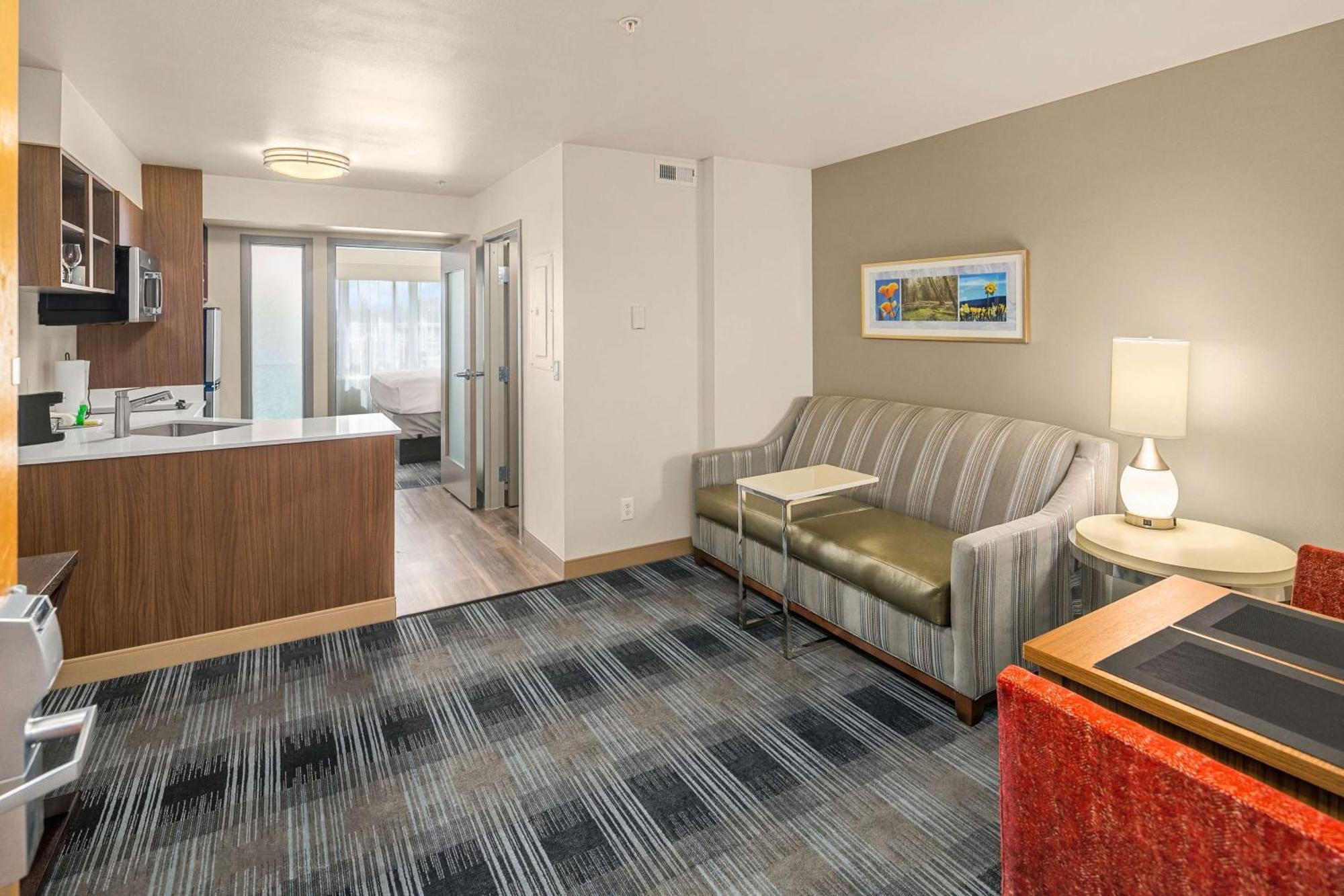 Executive Residency By Best Western Navigator Inn & Suites Евърет Екстериор снимка