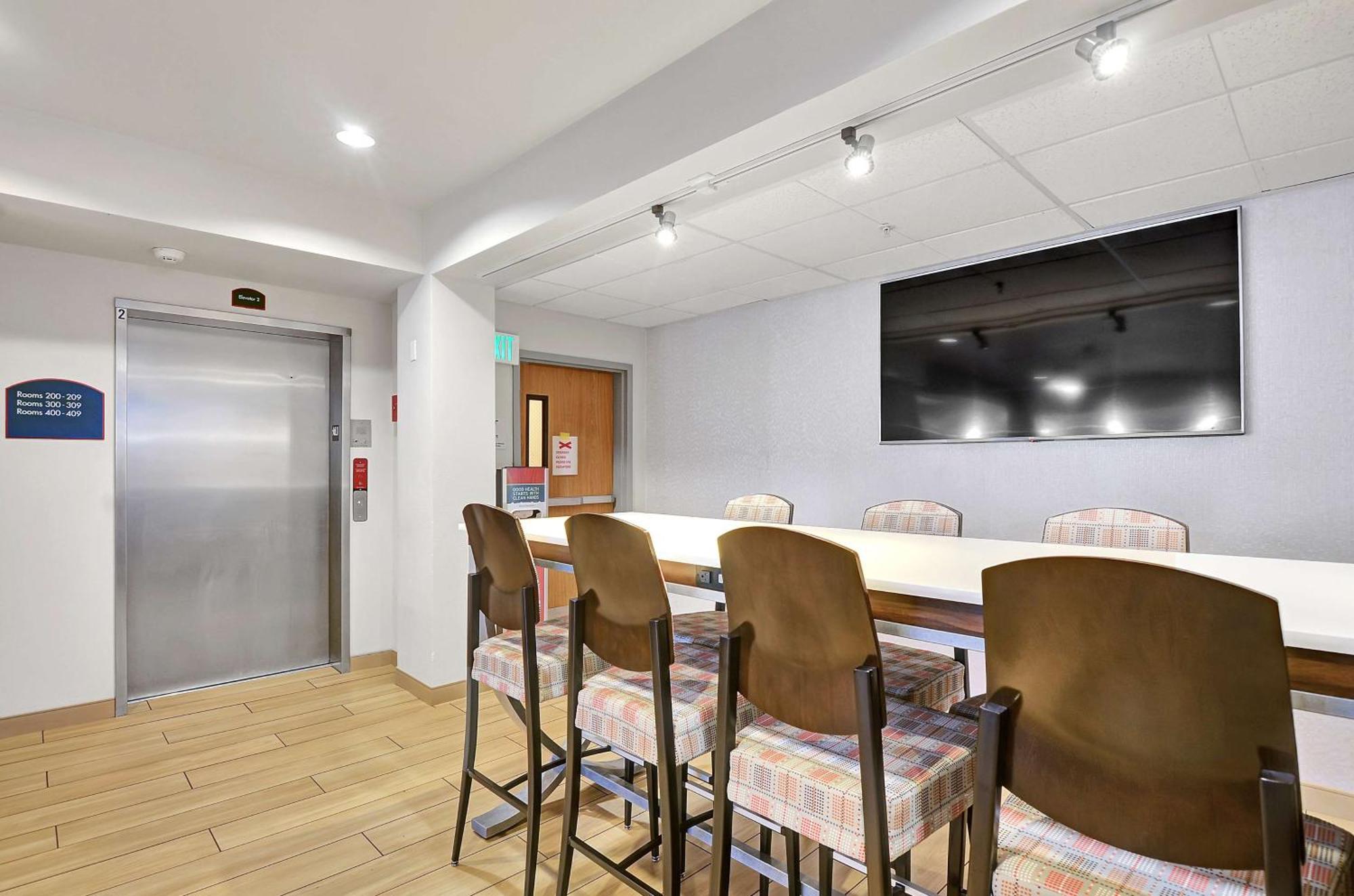 Executive Residency By Best Western Navigator Inn & Suites Евърет Екстериор снимка