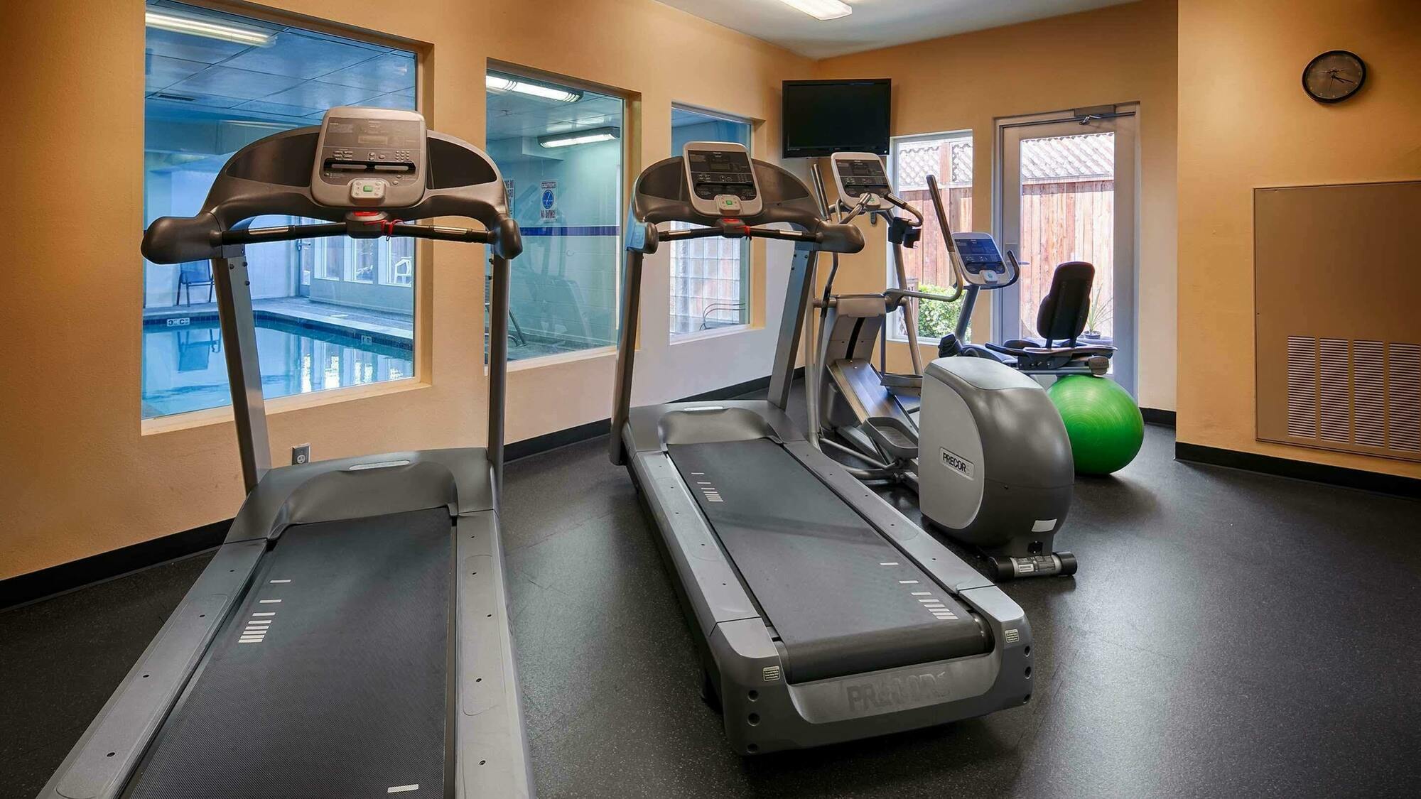 Executive Residency By Best Western Navigator Inn & Suites Евърет Екстериор снимка